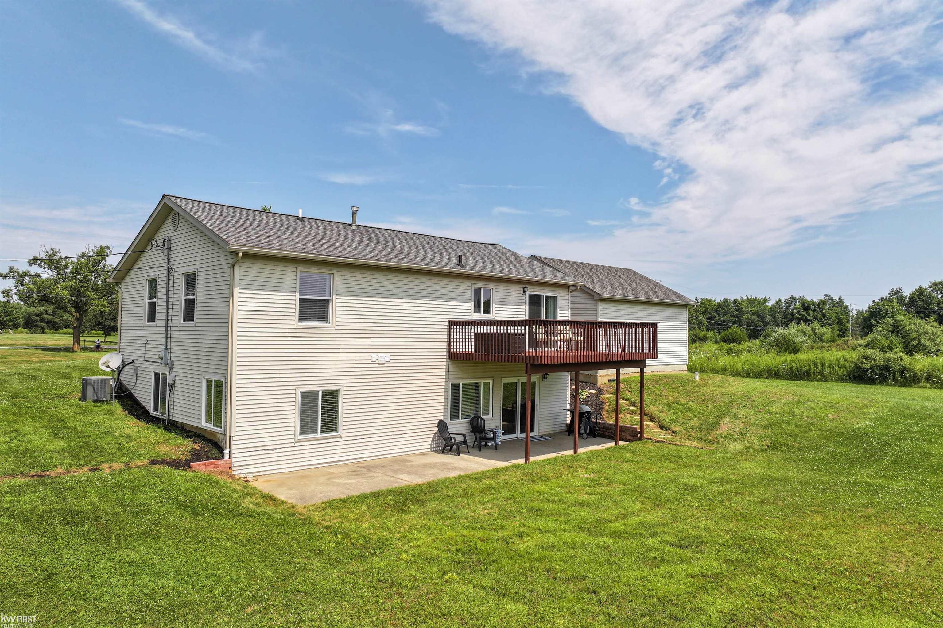 9457 Reid Road Swartz Creek, MI 48473 - Photo 29 of 42 50183516-175bb3d1-c010-4920-9e92-9108d59617db.JPG