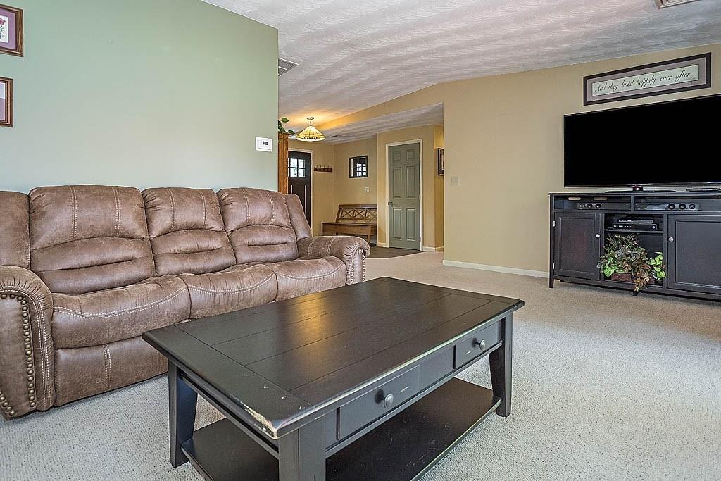 5 Clarissa Road Chelmsford, MA 01824 - Photo 11 of 40