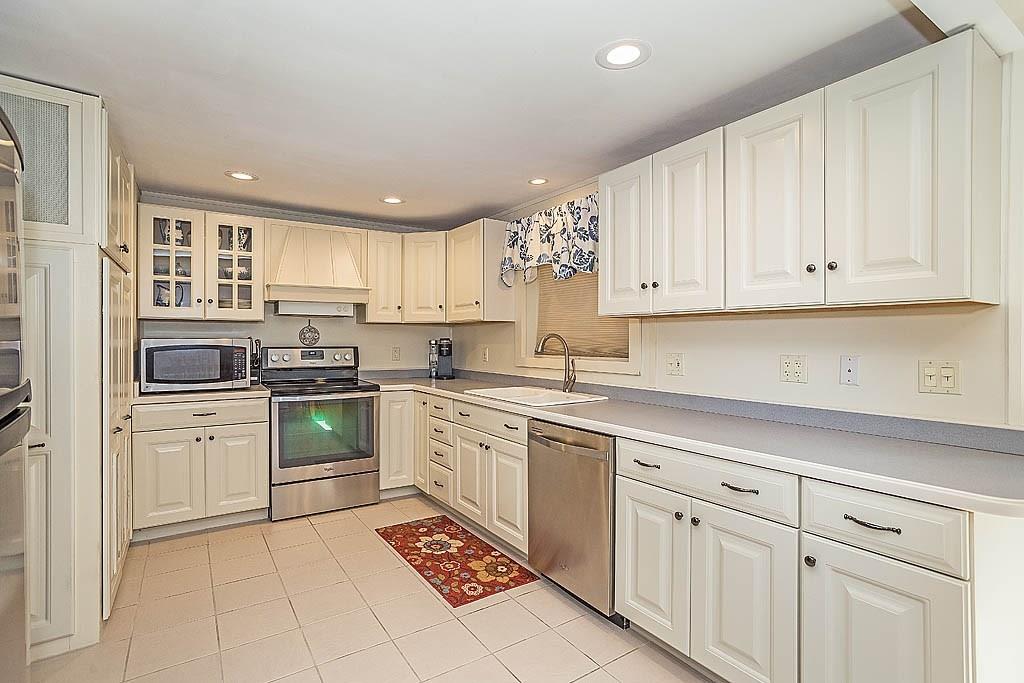 5 Clarissa Road Chelmsford, MA 01824 - Photo 3 of 40