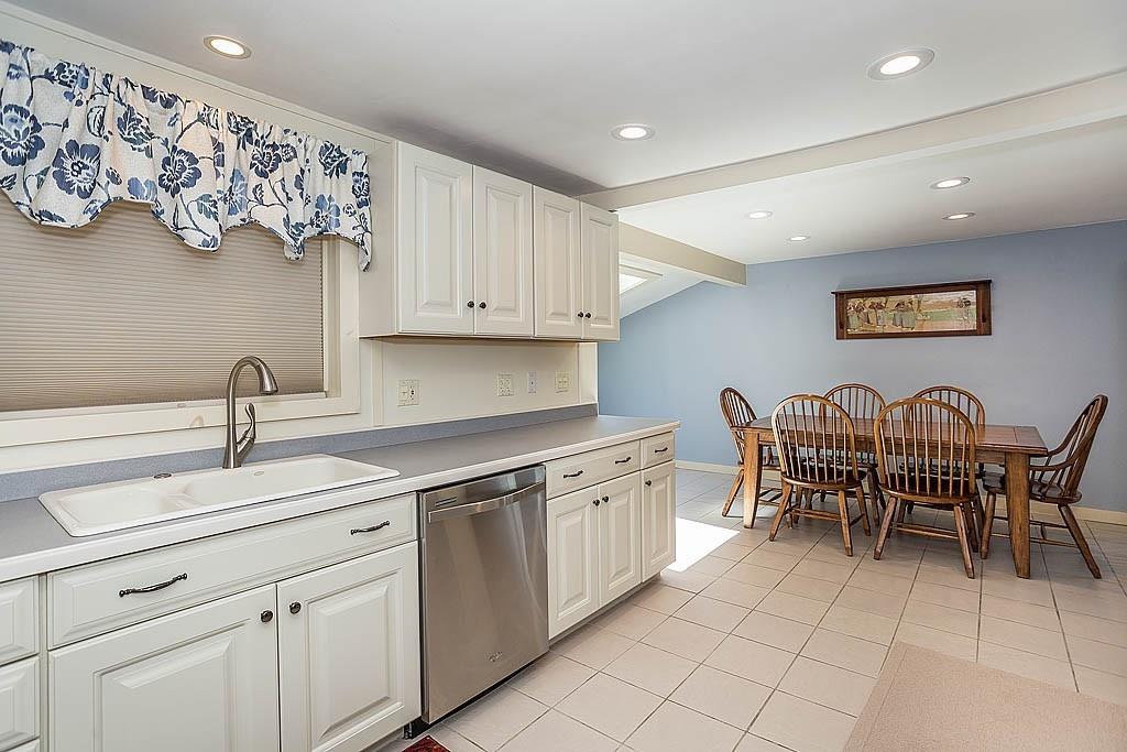 5 Clarissa Road Chelmsford, MA 01824 - Photo 4 of 40