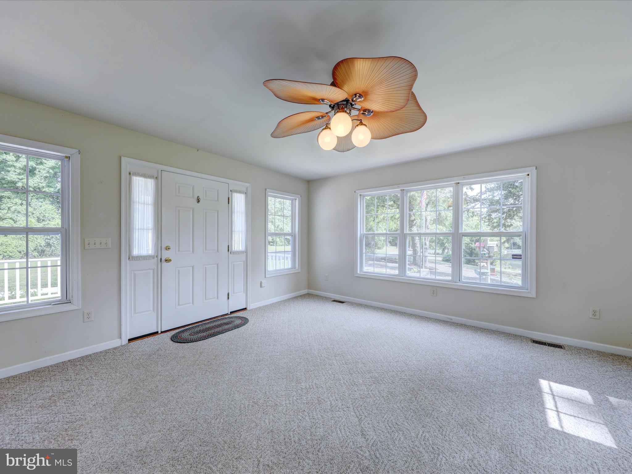 28698 Old Quantico Road Salisbury, MD 21801 - Photo 4 of 37 Front Room