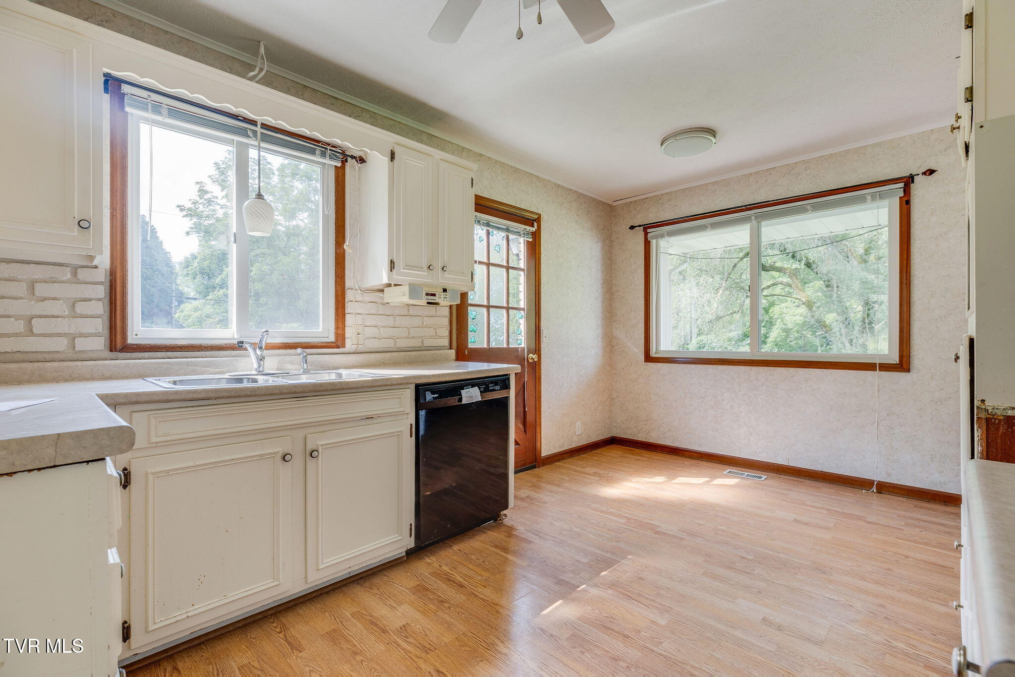 8783 Dante Mountain Road Dante, VA 24237 - Photo 16 of 26 013