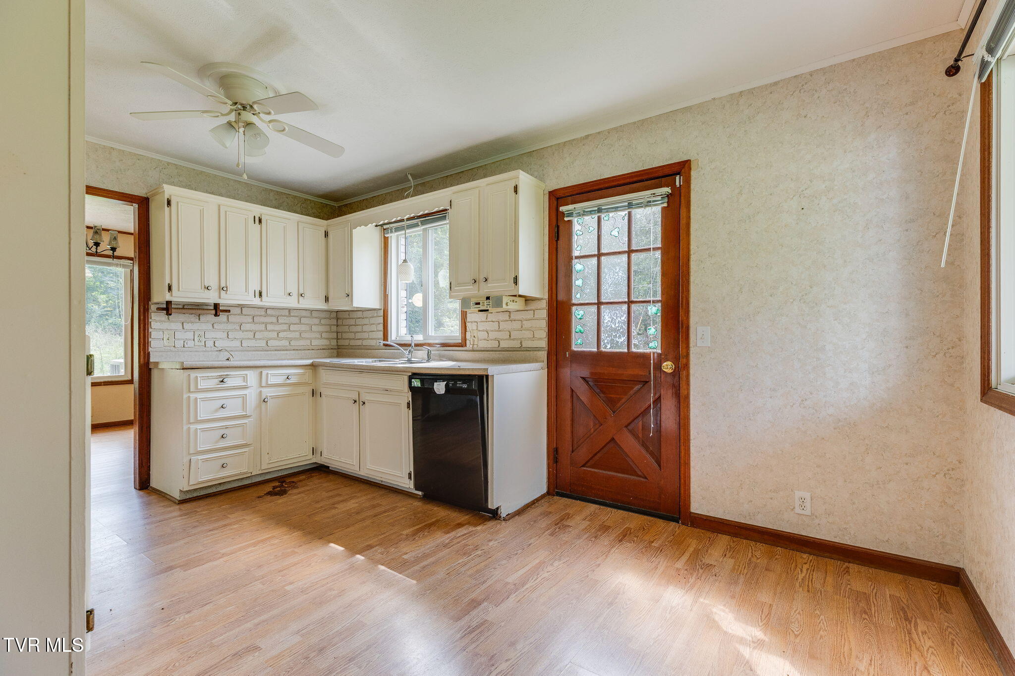 8783 Dante Mountain Road Dante, VA 24237 - Photo 18 of 26 010