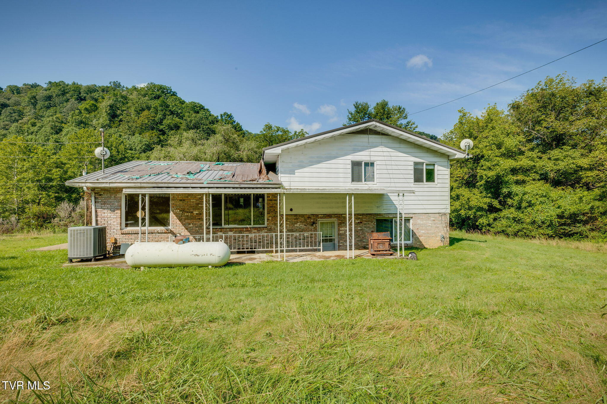 8783 Dante Mountain Road Dante, VA 24237 - Photo 8 of 26 022