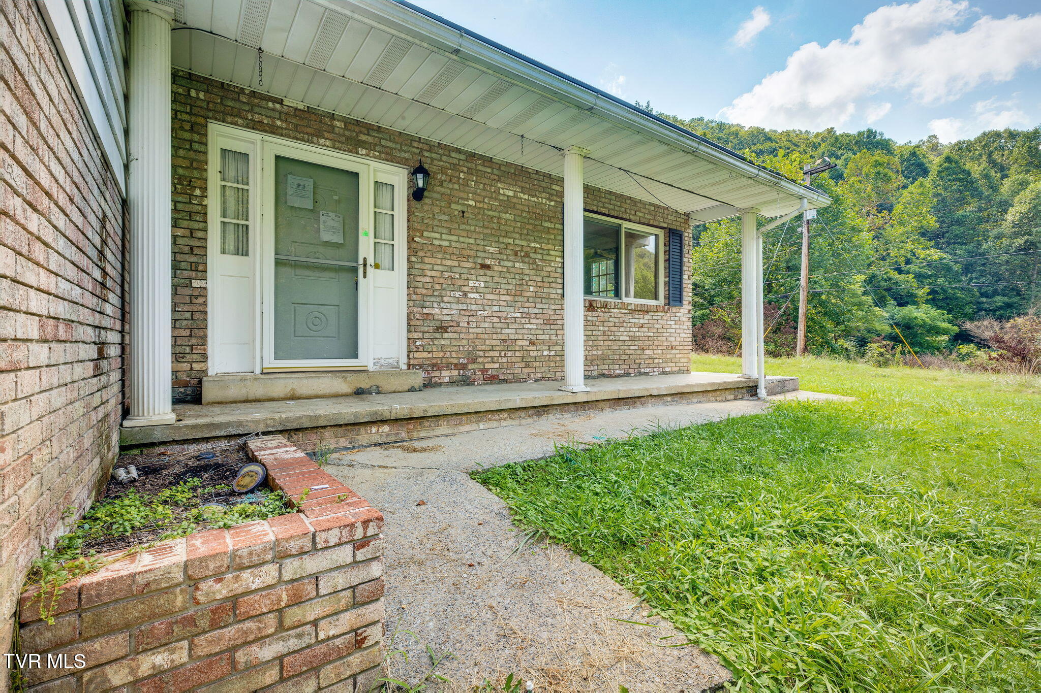 8783 Dante Mountain Road Dante, VA 24237 - Photo 9 of 26 004