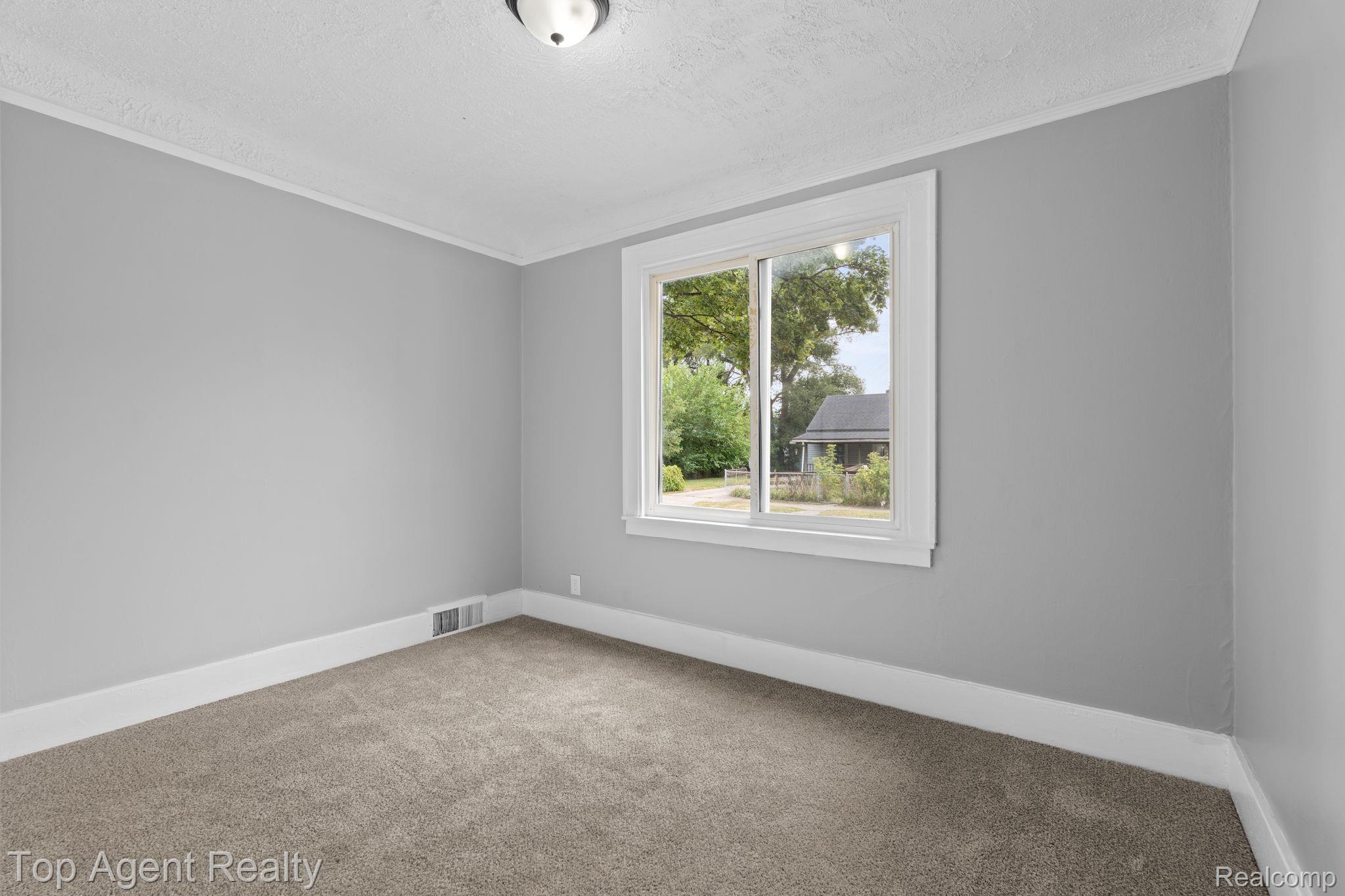 11453 Rivard Avenue Warren, MI 48089 - Photo 16 of 38 16-web-or-mls-11453 Rivard Ave_048.jpg