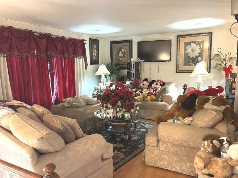 598 Miner Drive Bolingbrook, IL 60440 - Photo 2 of 13 a living room with furniture and a mirror