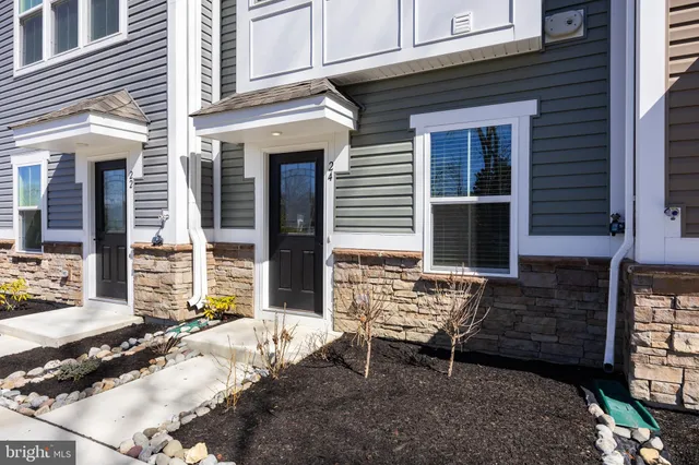 a view of house with outdoor seating space