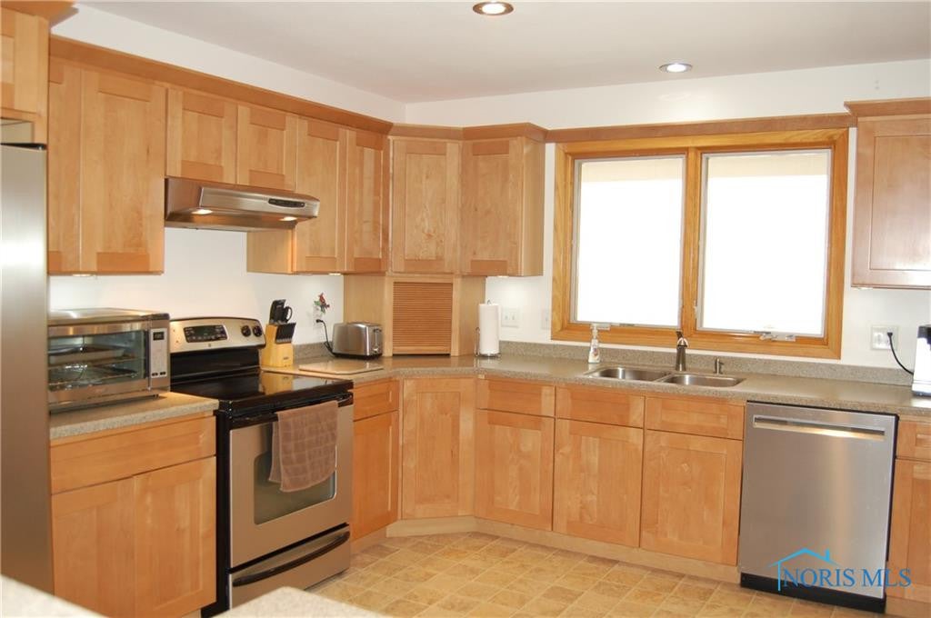10203 Angola Road Swanton, OH 43558 - Photo 16 of 46 Gallery Image 16