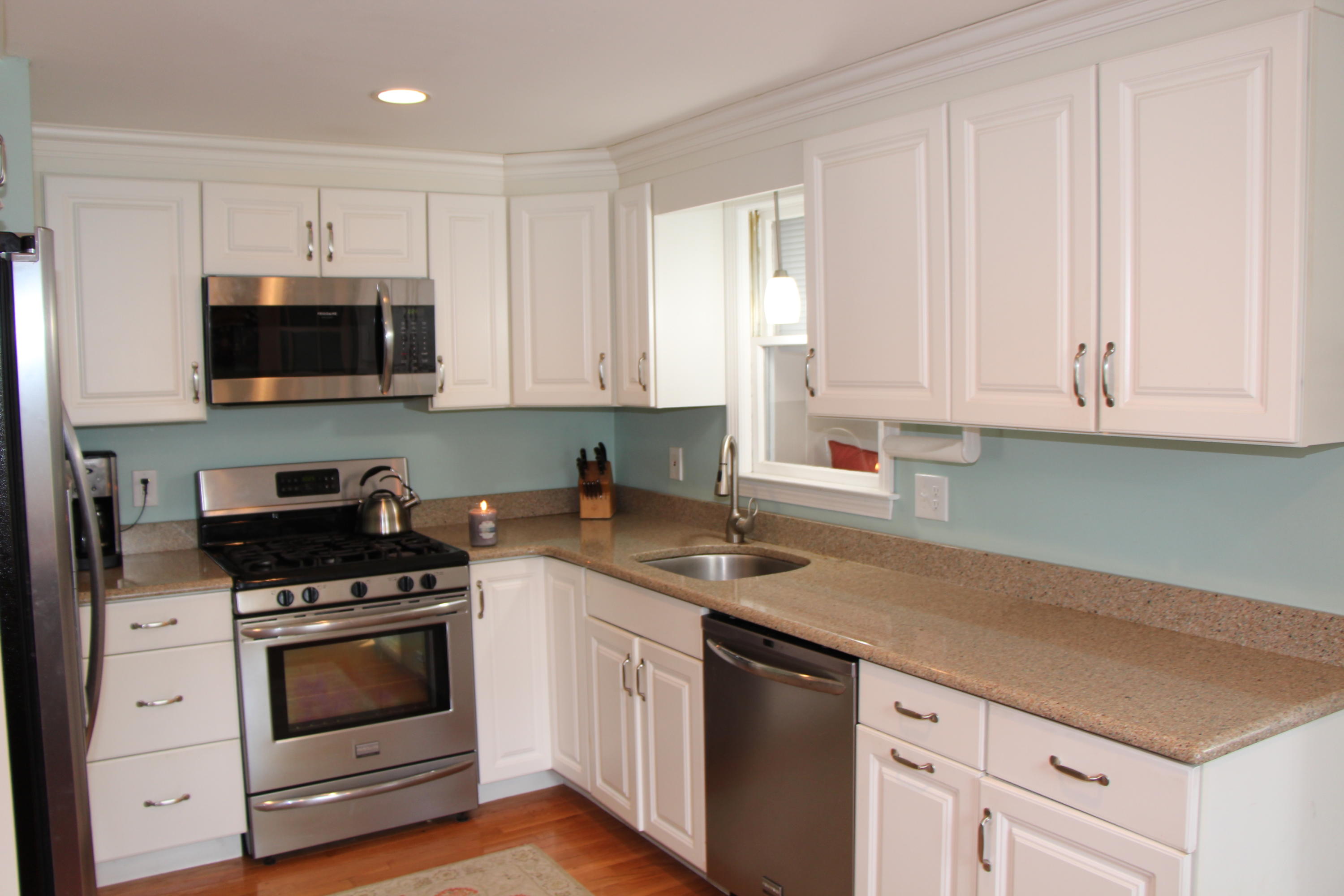 52 Thorne Road Bourne, MA 02532 - Photo 6 of 25 IMG_5094