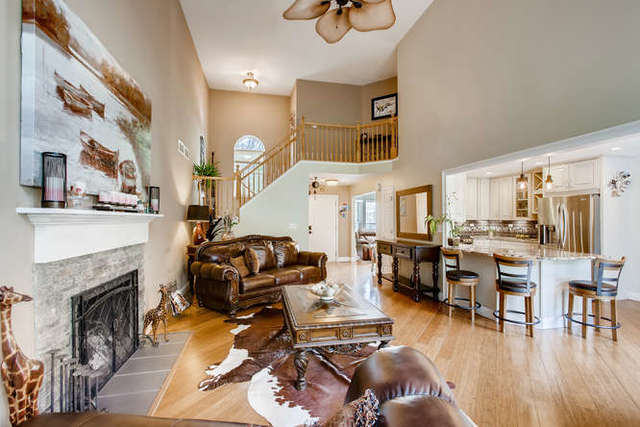 2075 Colonial Street Aurora, IL 60503 - Photo 2 of 22