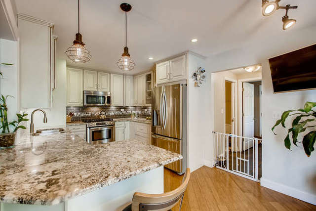 2075 Colonial Street Aurora, IL 60503 - Photo 5 of 22