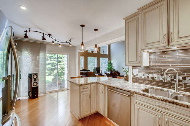 2075 Colonial Street Aurora, IL 60503 - Photo 7 of 22