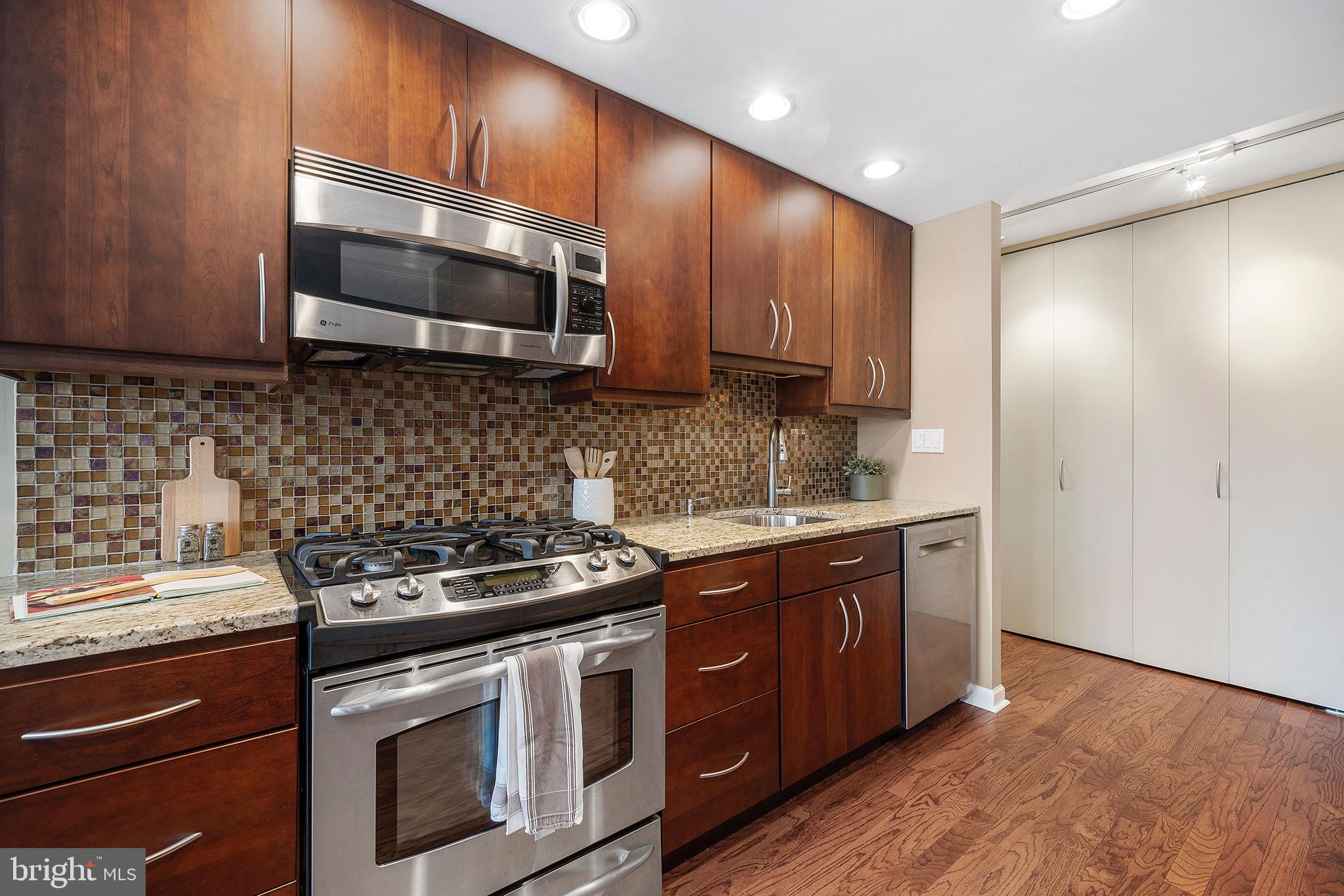 1326 Spruce Street, Unit 1101 Philadelphia, PA 19107 - Photo 14 of 30