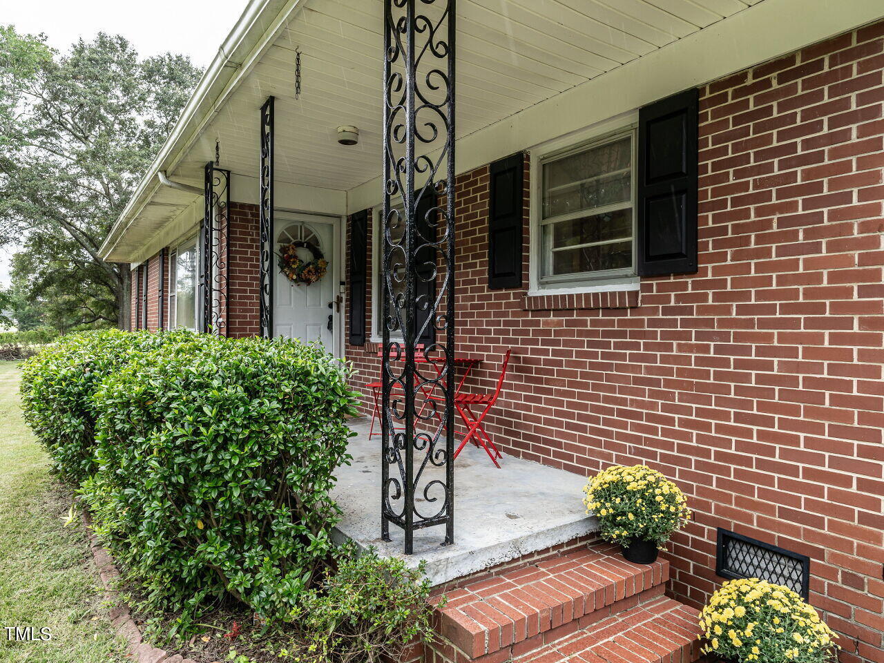 7800 White Oak Road Garner, NC 27529 - Photo 6 of 37 a view of a house with a flower garden