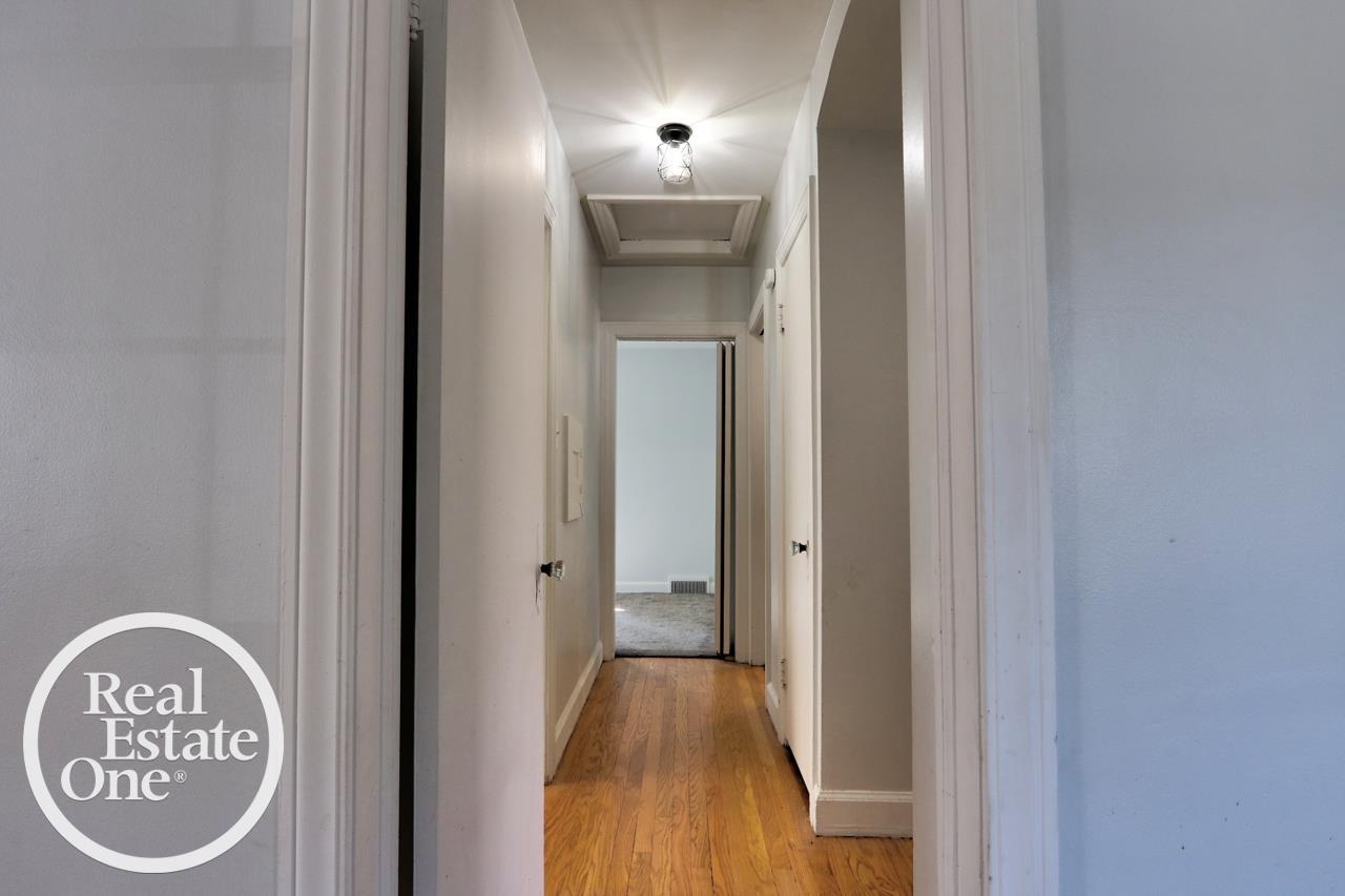 471 Touraine Road Grosse Pointe, MI 48236 - Photo 12 of 37 50191817-67613d98-3614-4cd8-a987-43bd282ce1a3.JPG