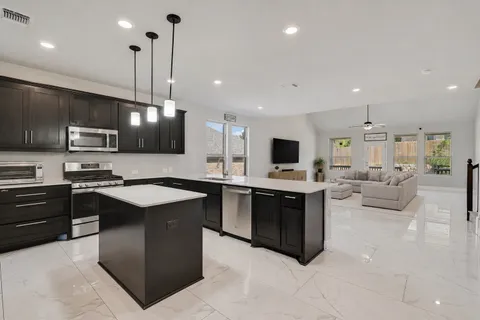 $599,000 | 213 Buffalo Ridge Drive, Manchaca, TX 78652
