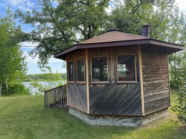 $395,000 | 1682 Highway 11, Baudette, MN 56623