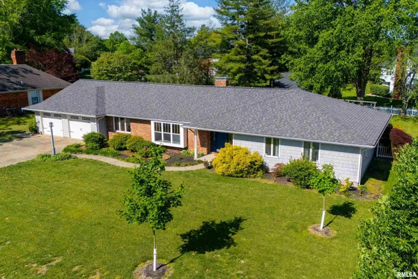 $379,000 | 1502 Nagel Drive, Marion, IL 62959