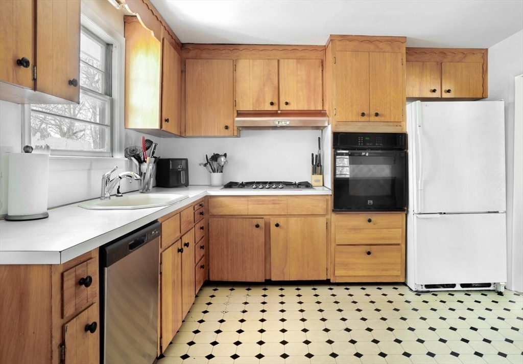 40 Central Avenue Hull, MA 02045 - Photo 11 of 24