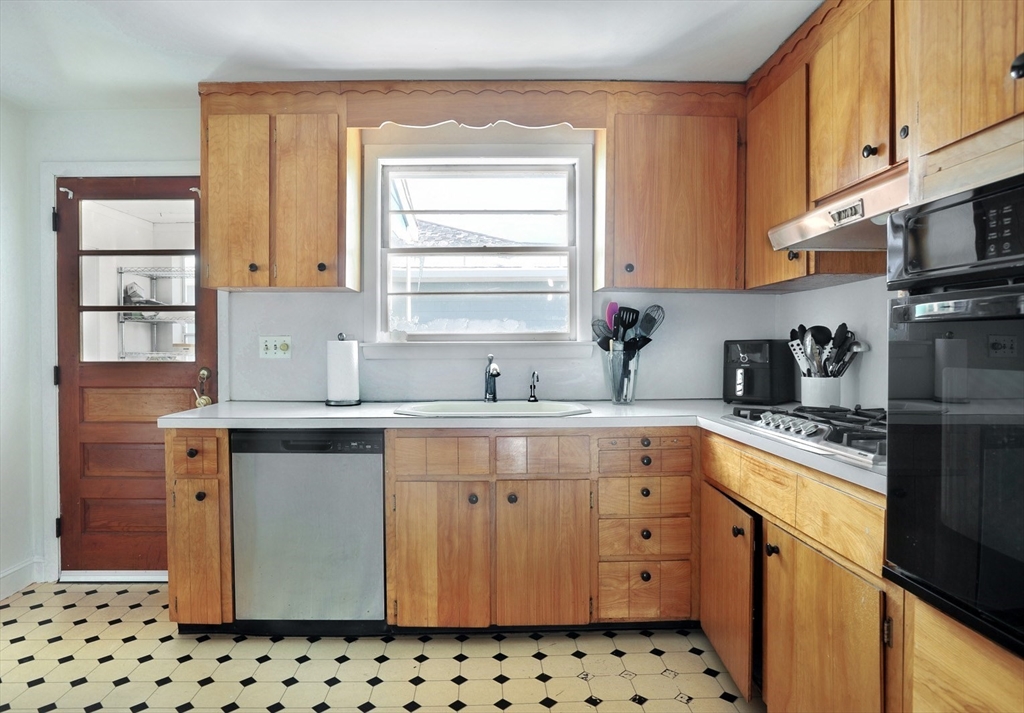 40 Central Avenue Hull, MA 02045 - Photo 12 of 24