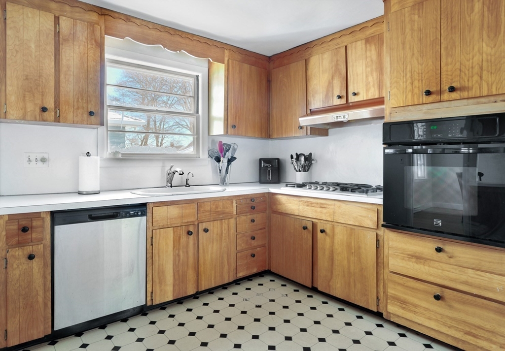 40 Central Avenue Hull, MA 02045 - Photo 9 of 24