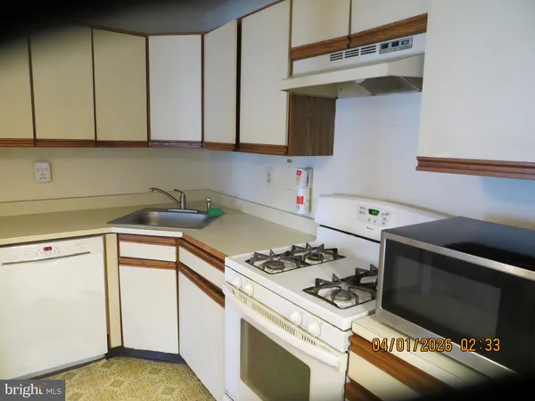 $2,200 | 21 Aspen Court, Hamilton, NJ 08619