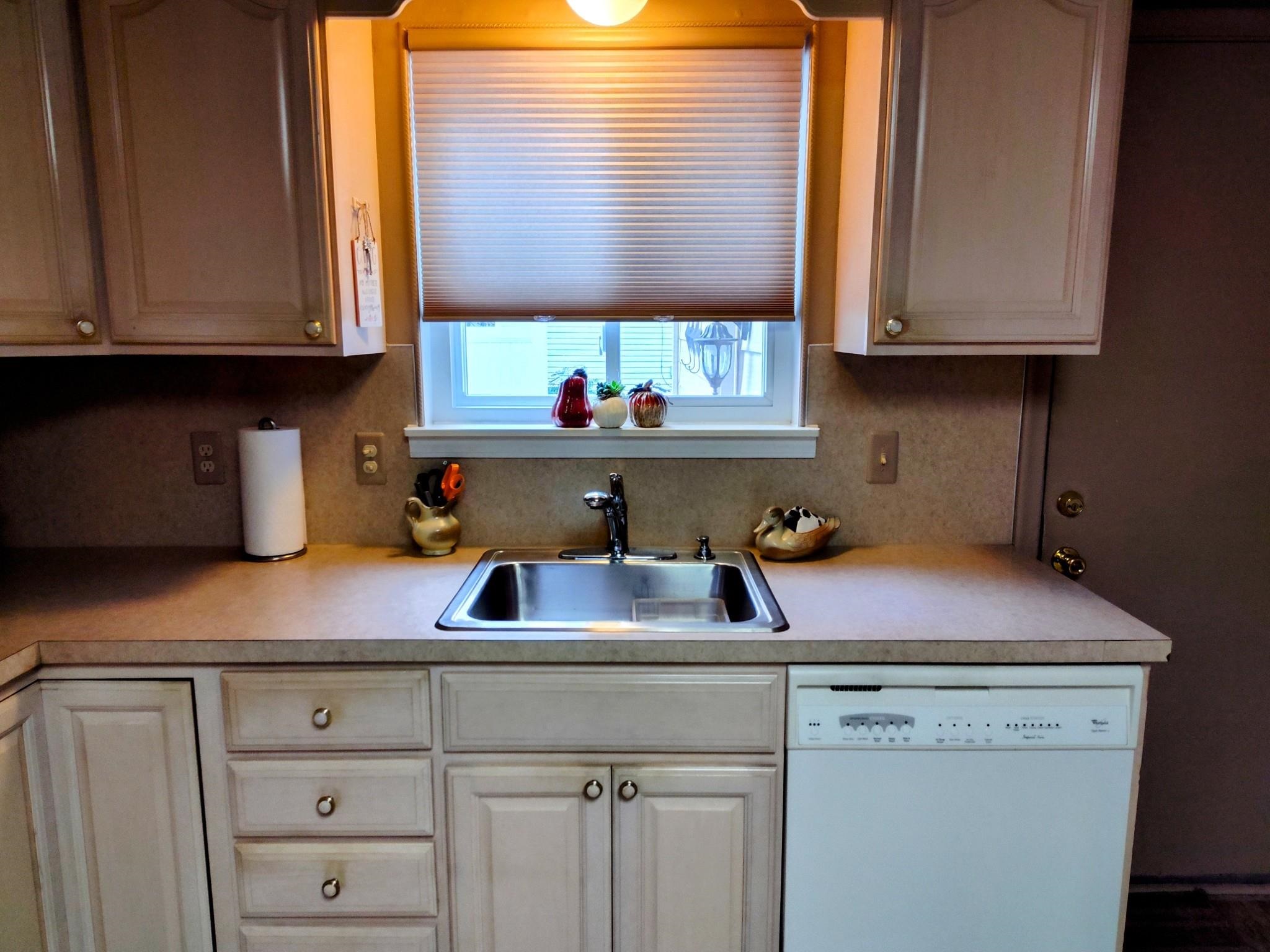 7057 Calkins Road Flint, MI 48532 - Photo 20 of 42 50160177-03040ce5-11d1-46f3-a74e-99e72193285f.JPG