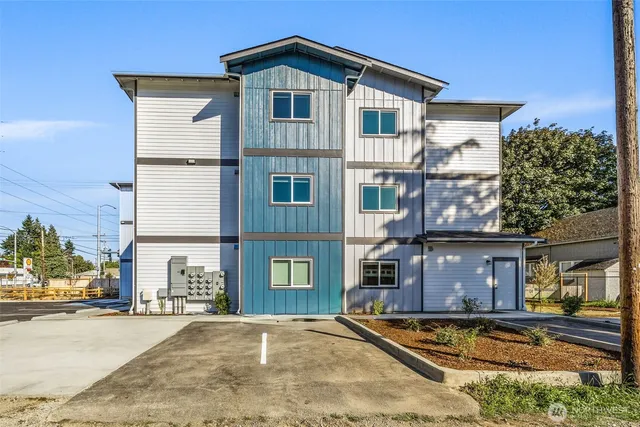 a view of a house with a yard and garage