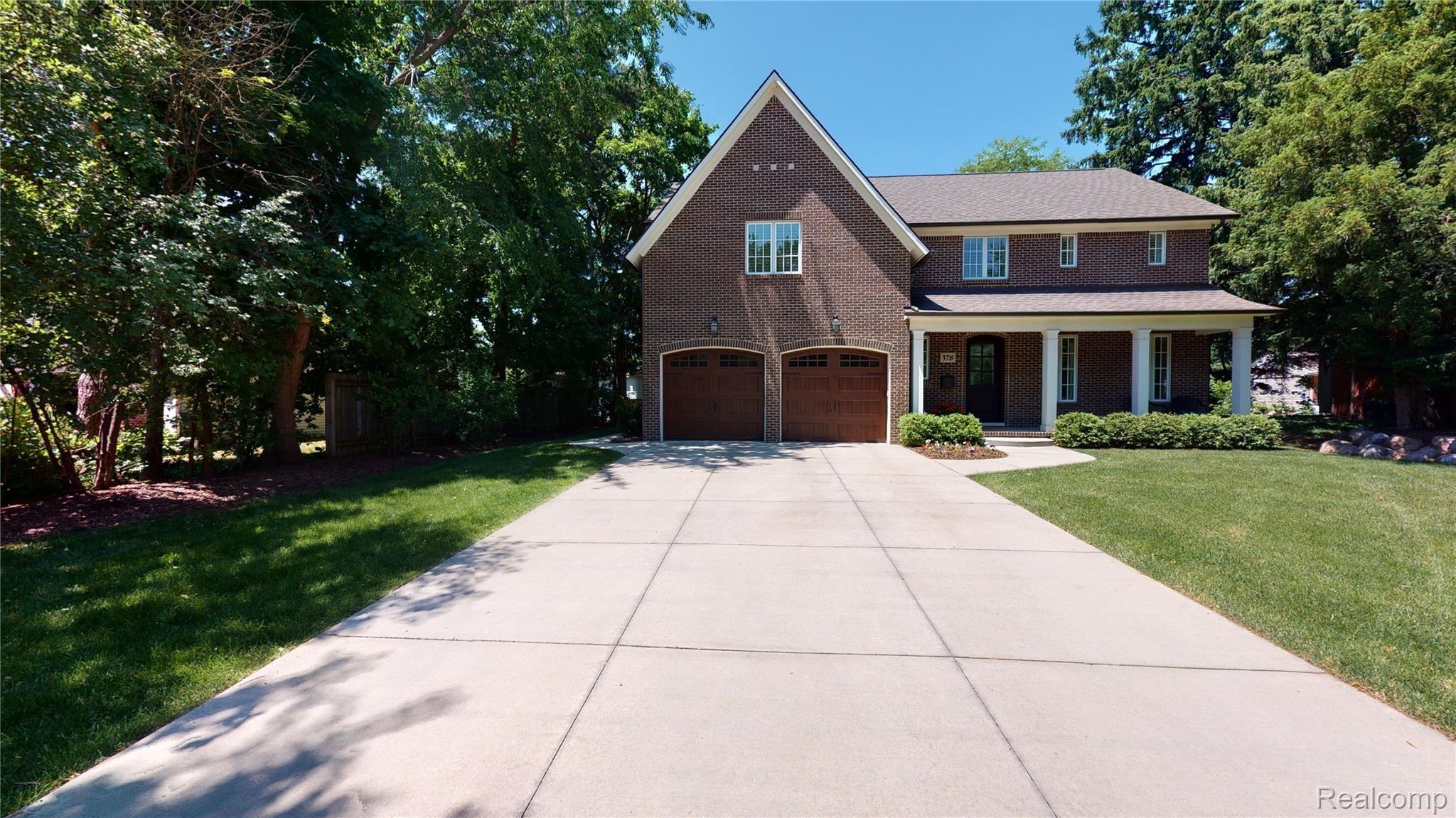 Welcome-To-378-S-Cranbrook-Road-In-Bloomfield-Hills-05-Two-car-garage.jpg