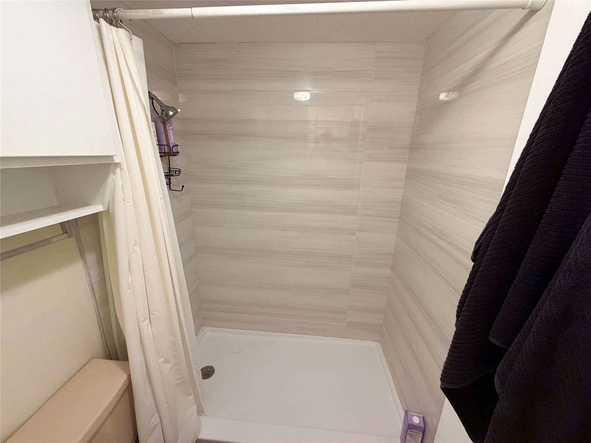 3000 Guadalupe Street, Unit 106 Austin, TX 78705 - Photo 2 of 9 a bathroom with a bathtub