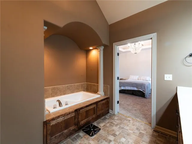 $368,800 | 1112 Carlisle Drive, Raymore, MO 64083