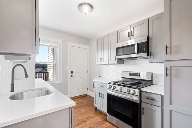$3,150 | 10 Centre Avenue, Unit 5, Boston, MA 02124