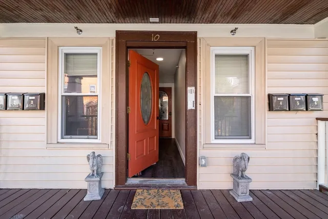 $3,150 | 10 Centre Avenue, Unit 5, Boston, MA 02124