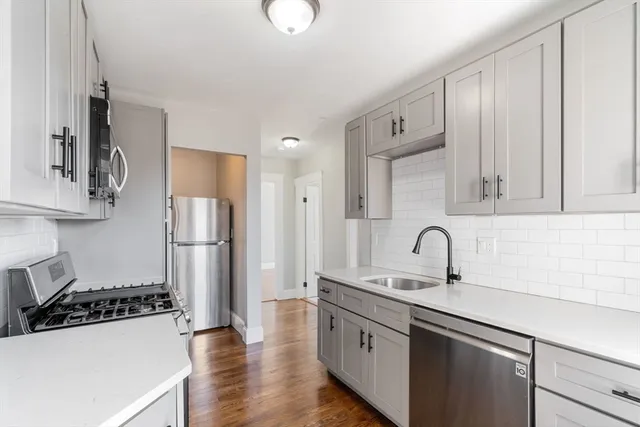 $3,100 | 10 Centre Avenue, Unit 5, Boston, MA 02124