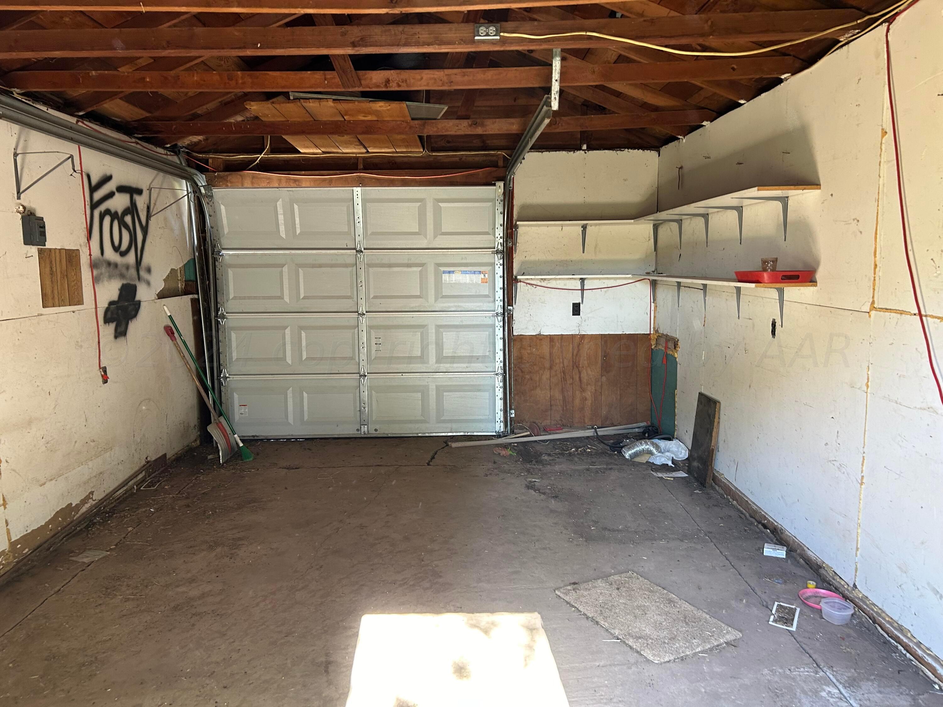 4617 South Lipscomb Street Amarillo, TX 79110 - Photo 17 of 19 garage