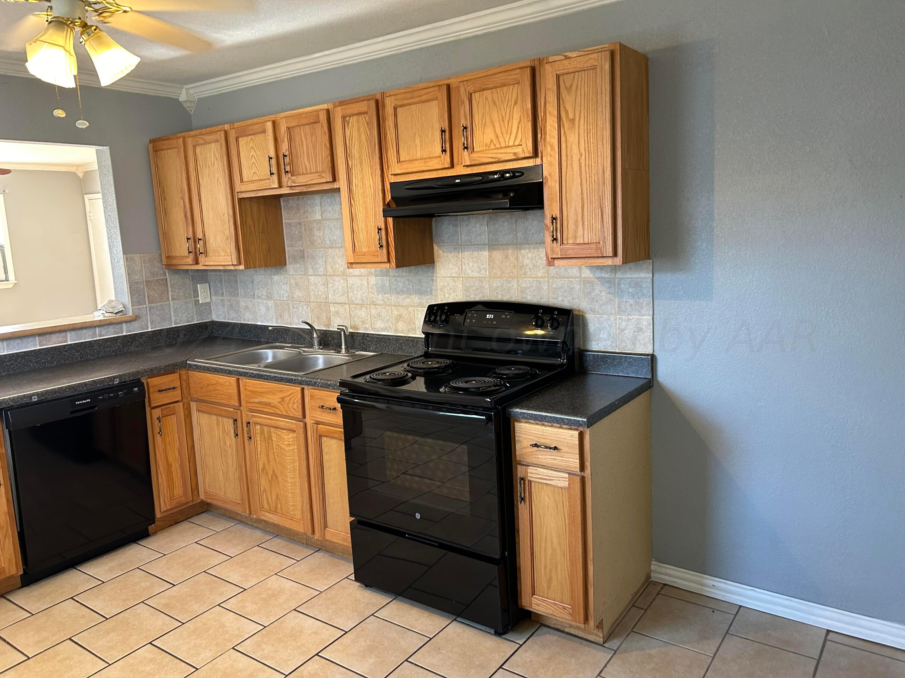 4617 South Lipscomb Street Amarillo, TX 79110 - Photo 5 of 19 kitchen