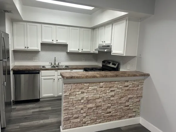 $2,000 | 3232 Northwest 84th Avenue, Sunrise, FL 33351