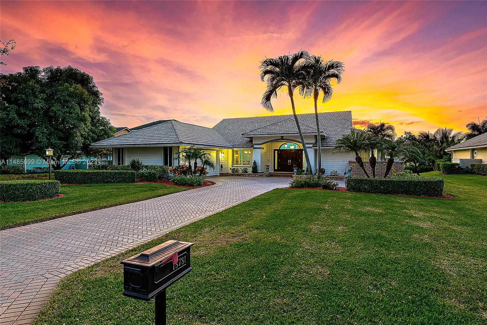 18781 Southeast River Ridge Road Jupiter, FL 33469 - Photo 12 of 37 Gallery Image 12