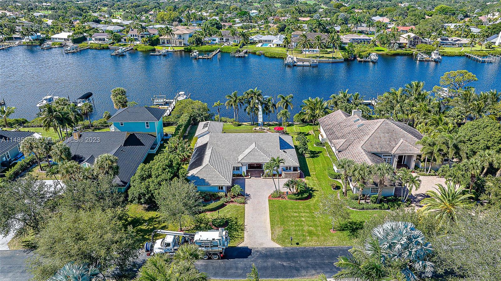 18781 Southeast River Ridge Road Jupiter, FL 33469 - Photo 13 of 37 Gallery Image 13
