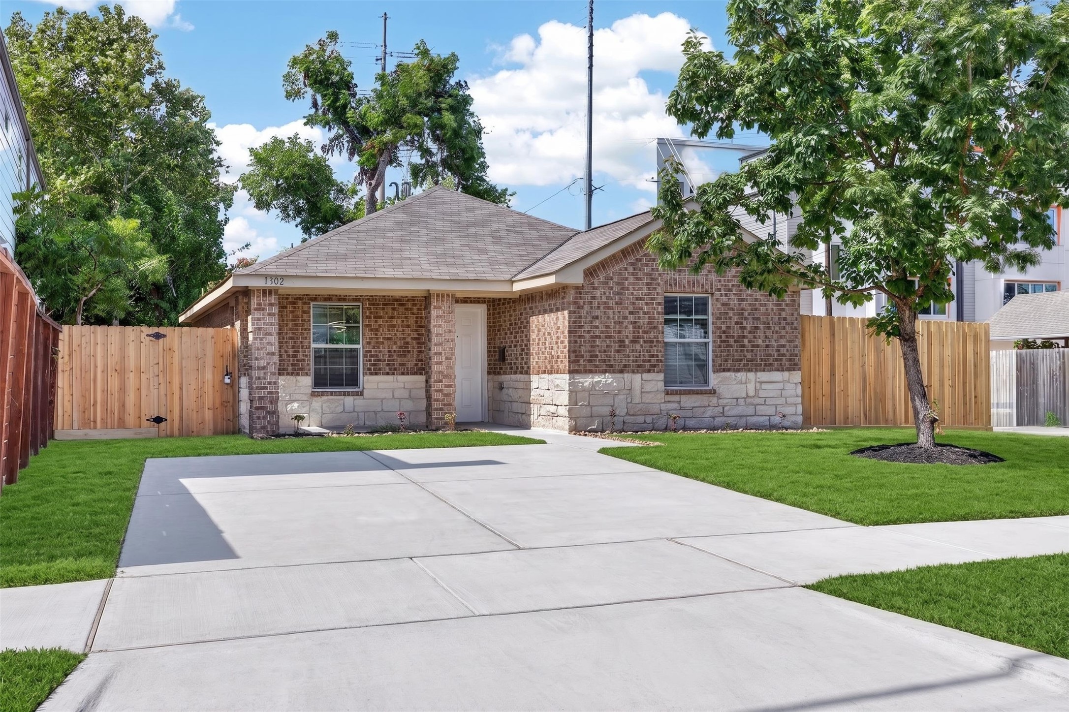 1302 Shearn Street Houston, TX 77007 - Photo 2 of 40