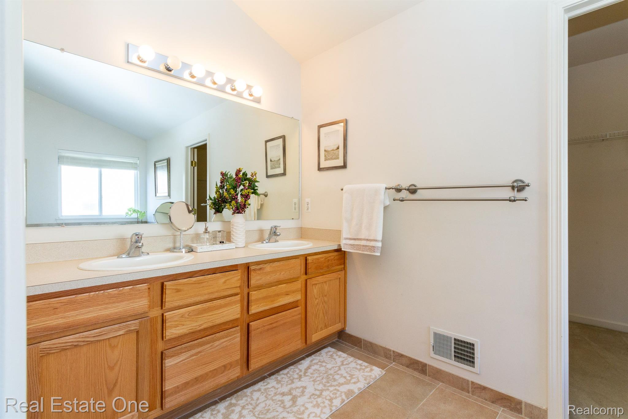 3585 Everett Drive Rochester, MI 48307 - Photo 32 of 75 Gallery Image 32