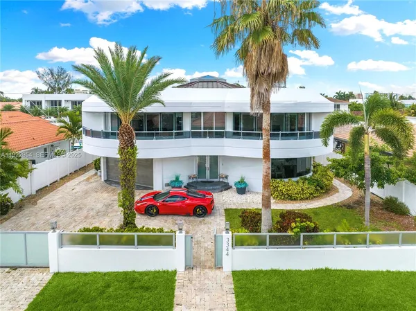 an outdoor space with lots of green space