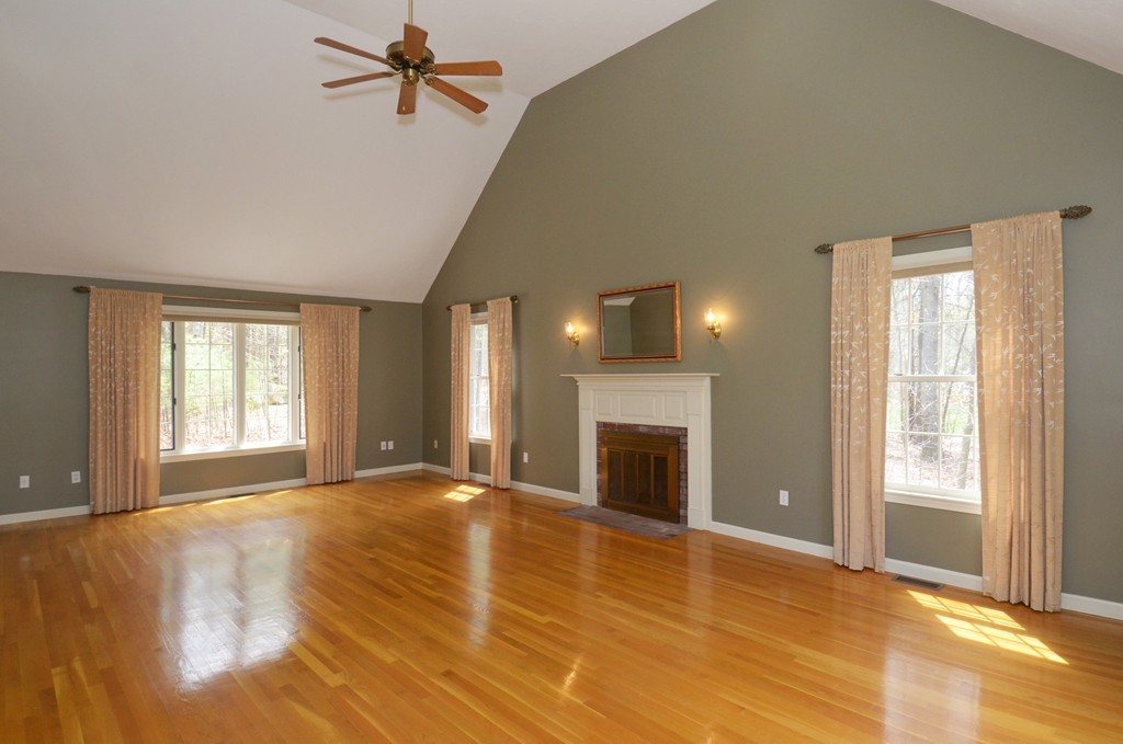 11 Elizabeth Road Hopkinton, MA 01748 - Photo 12 of 30 Gallery Image 12