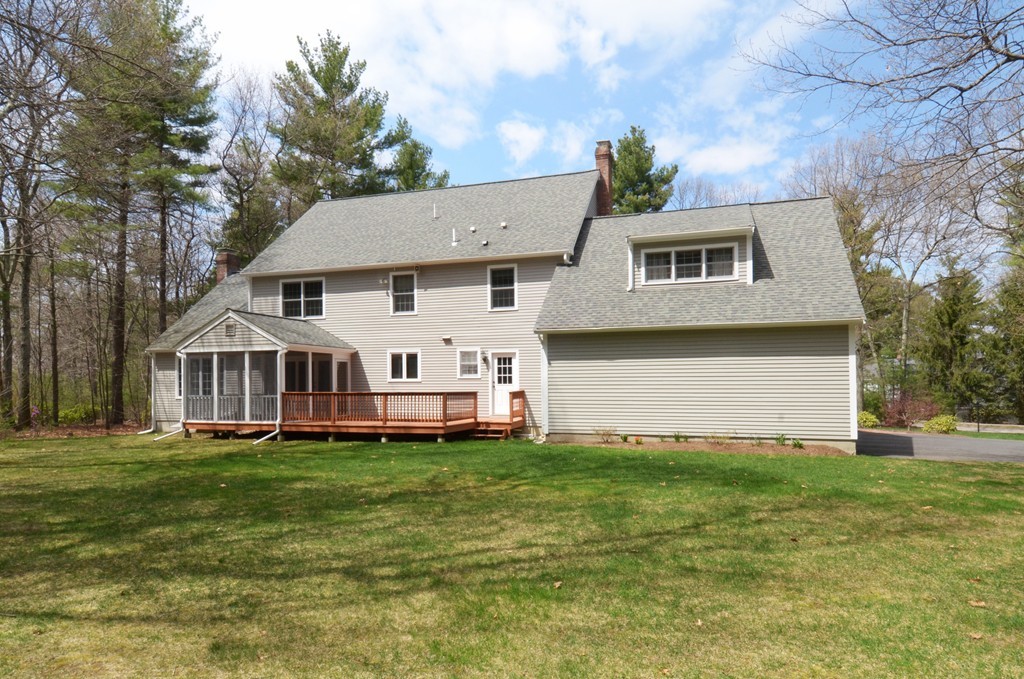 11 Elizabeth Road Hopkinton, MA 01748 - Photo 2 of 30 Gallery Image 2