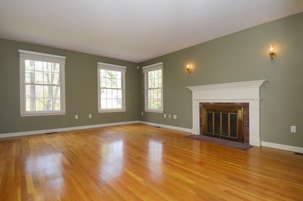 11 Elizabeth Road Hopkinton, MA 01748 - Photo 3 of 30 Gallery Image 3