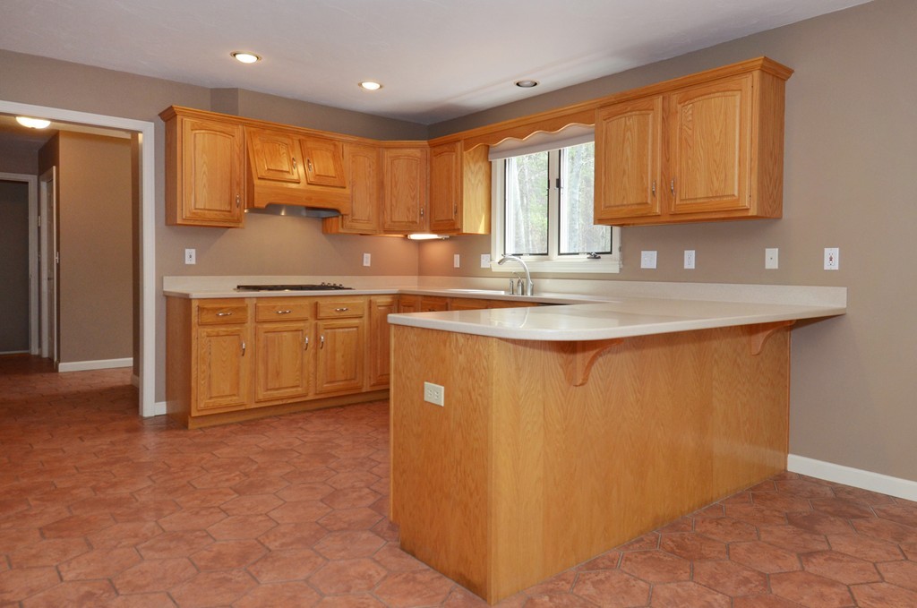 11 Elizabeth Road Hopkinton, MA 01748 - Photo 6 of 30 Gallery Image 6