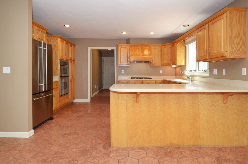 11 Elizabeth Road Hopkinton, MA 01748 - Photo 7 of 30 Gallery Image 7