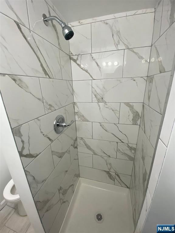 29 High Street, Unit 1R West Orange, NJ 07052 - Photo 17 of 19 a bathroom with a bathtub and a toilet