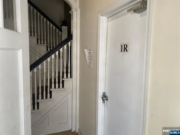$1,500 | 29 High Street, Unit 1R, West Orange, NJ 07052